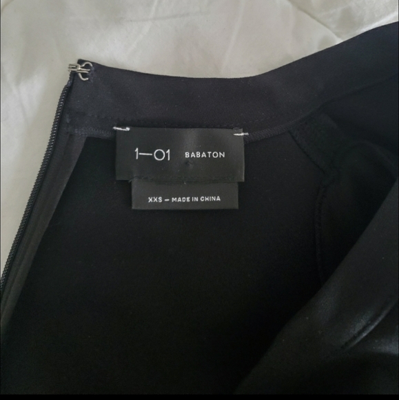 1-01 Babaton Black Structured Autio T-Shirt - Picture 6 of 8